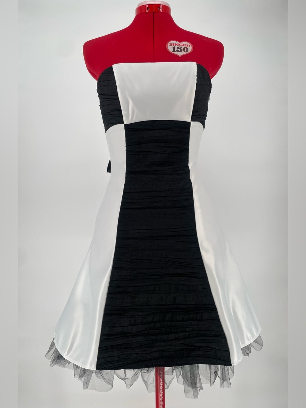 Jessica McClintock Gunne Sax Y2K Black & White Color Block Lace-up Mini Dress